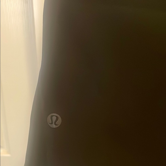 Lululemon Athletica Athletic Shorts with Elastic Waistband in gray and black - Picture 4 of 7